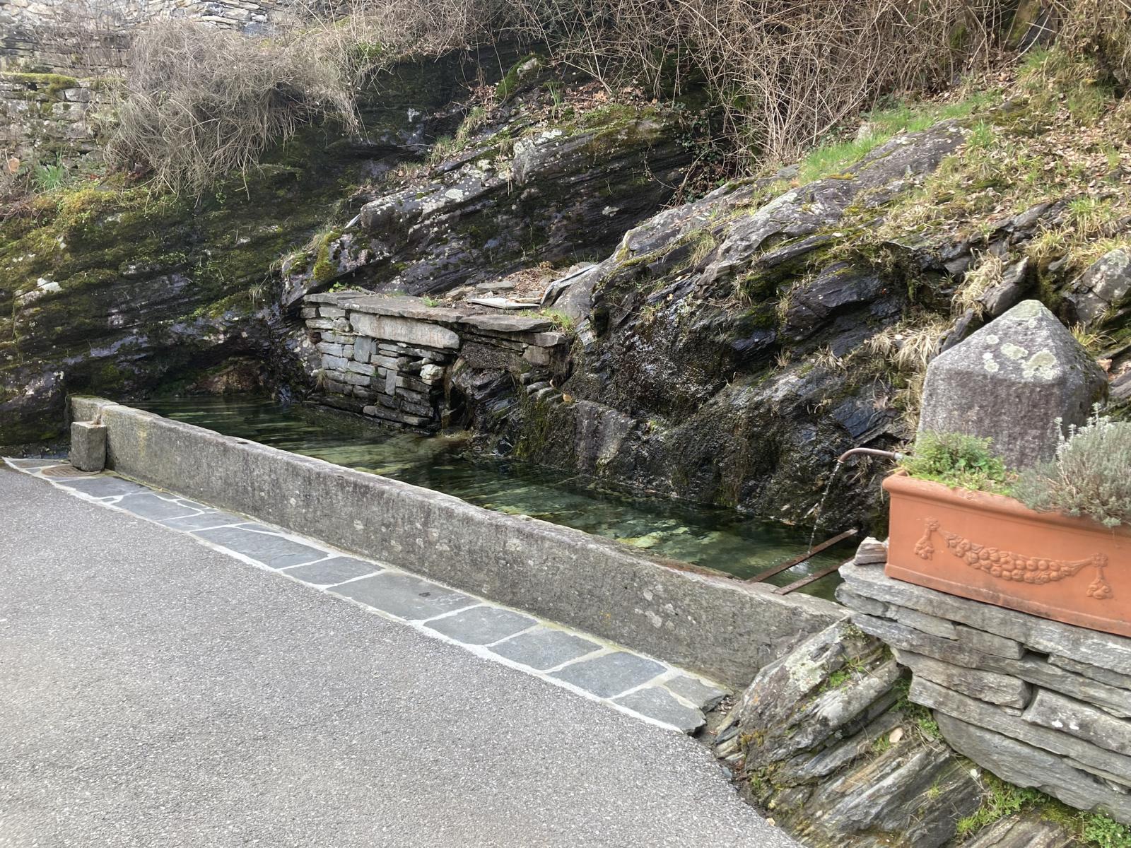 Moghegno, Brunnen Caraa dal Pozzètt: Moghegno, Brunnen Caraa dal Pozzètt: