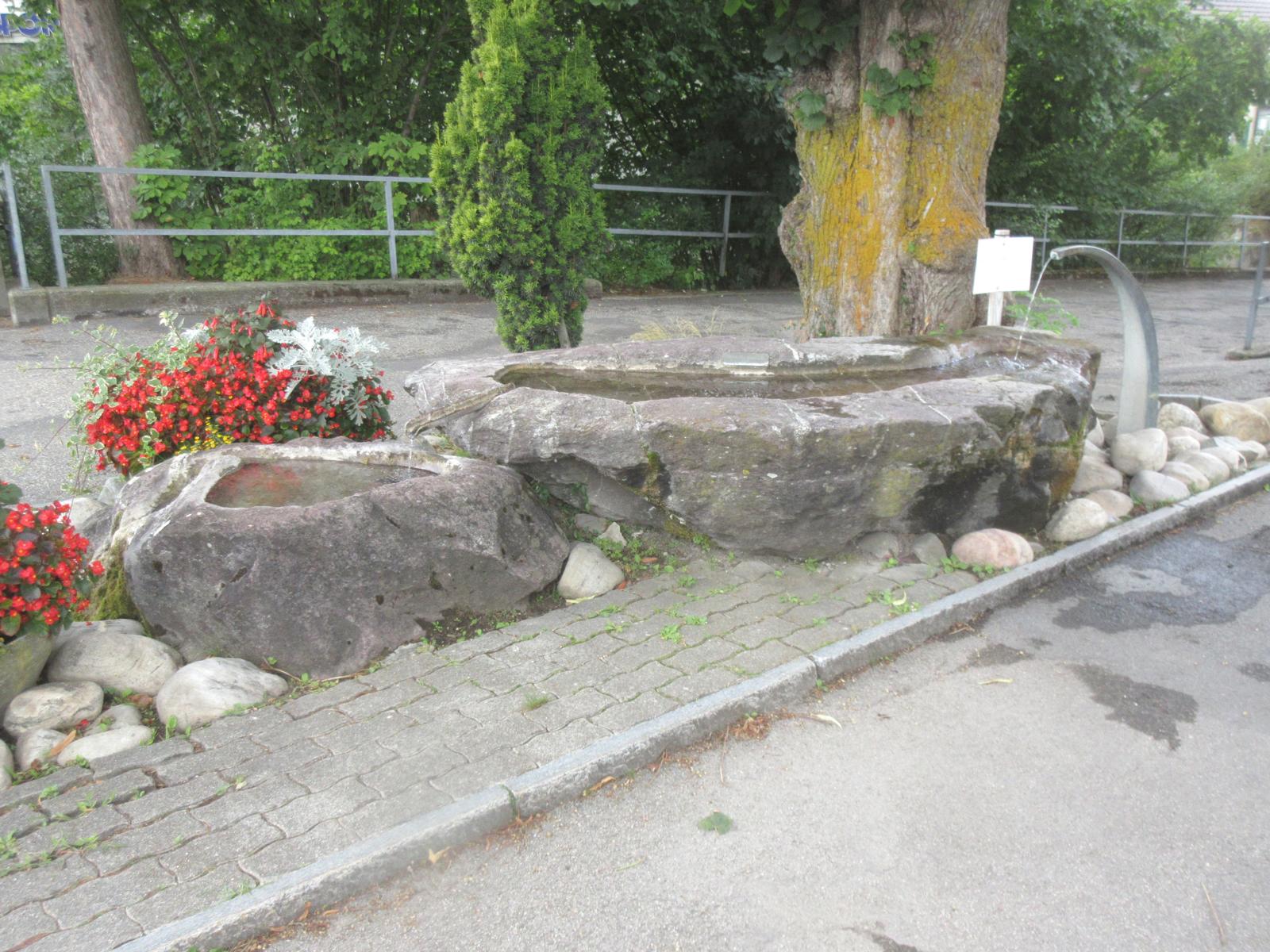Brunnen Schulhaus Wasen i.E.: Brunnen Schulhaus Wasen i.E.:
